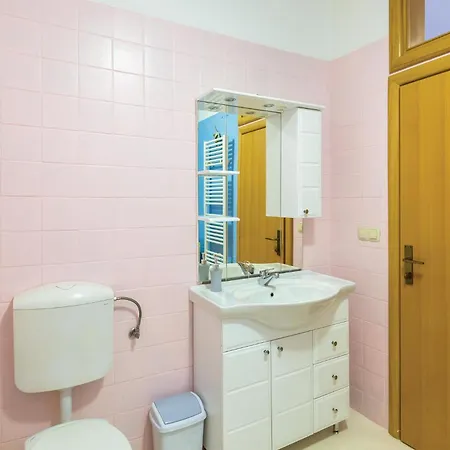 Holiday home Beautiful In Vinjani Donji With Wifi