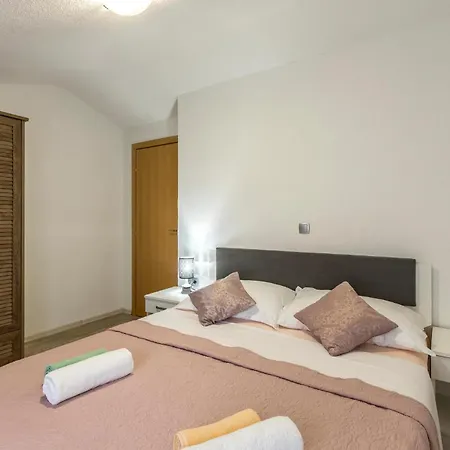 Beautiful In Vinjani Donji With Wifi Holiday home *