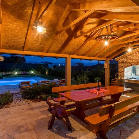 Holiday home Beautiful In Vinjani Donji With Wifi *