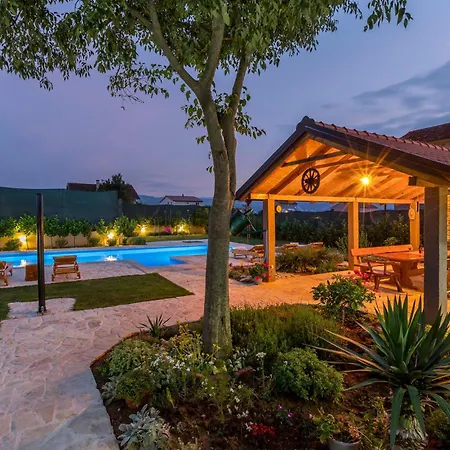 Beautiful In Vinjani Donji With Wifi Holiday home Bilopavlovici