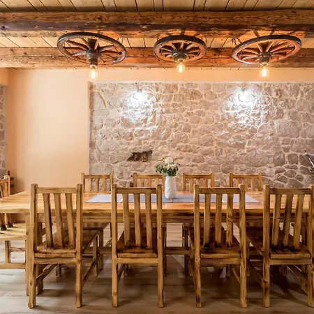Holiday home Beautiful In Vinjani Donji With Wifi
