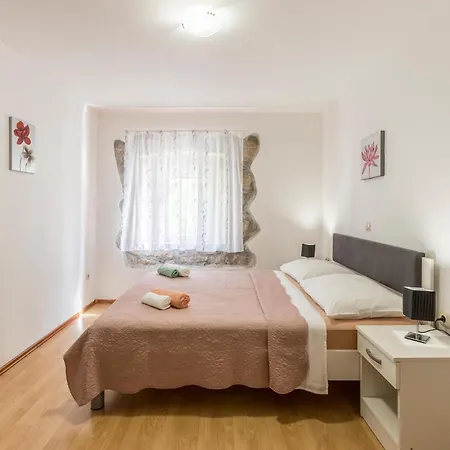 Holiday home Beautiful In Vinjani Donji With Wifi
