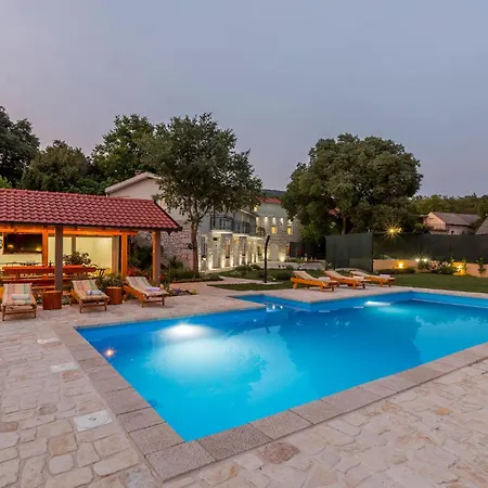 Beautiful In Vinjani Donji With Wifi Holiday home Bilopavlovici
